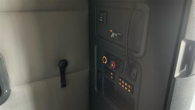 Thumbnail 25
