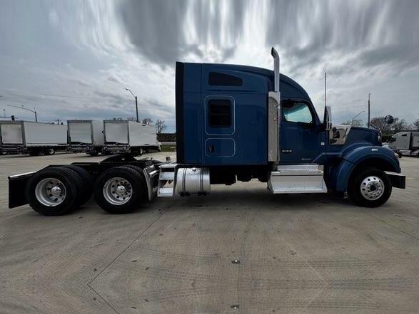 2021 Kenworth Kenworth W990