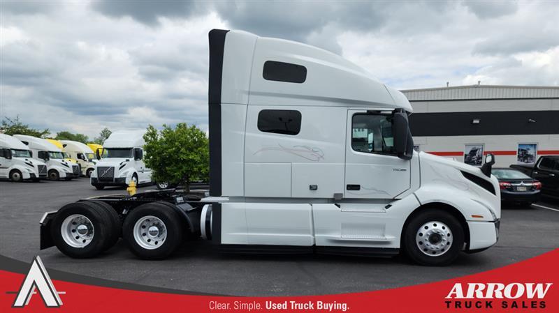2022 Volvo VNL 760