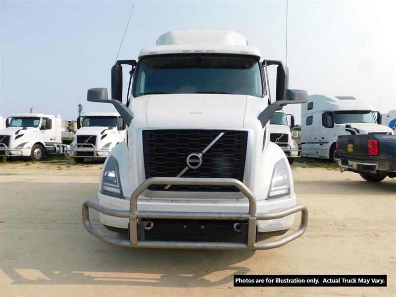 2019 Volvo 61 Sleeper Mid Roof