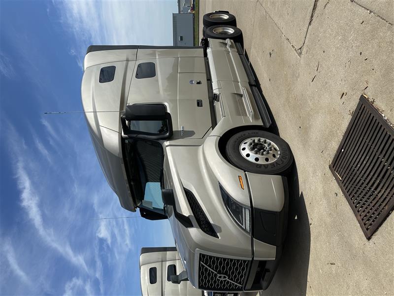 2022 Volvo VNL 760