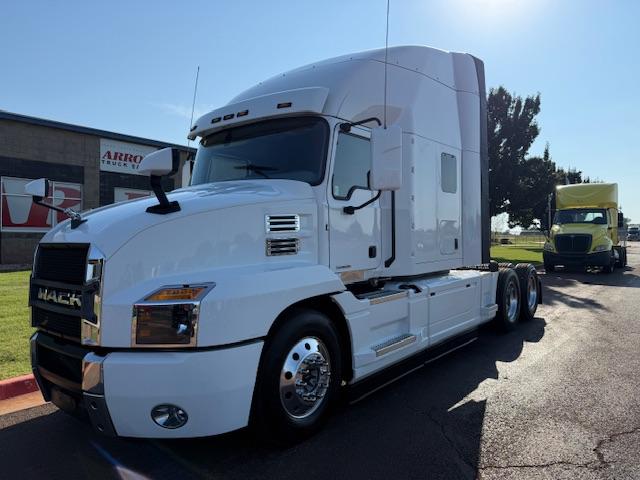 2023 Mack AN64T