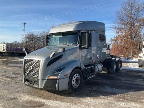 2022 Volvo VNL 740