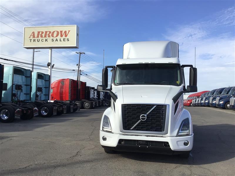 2021 Volvo VNRT64T 61" MID-ROOD SLEEPER