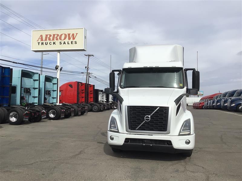 2021 Volvo VNRT64T 61" MID-ROOD SLEEPER