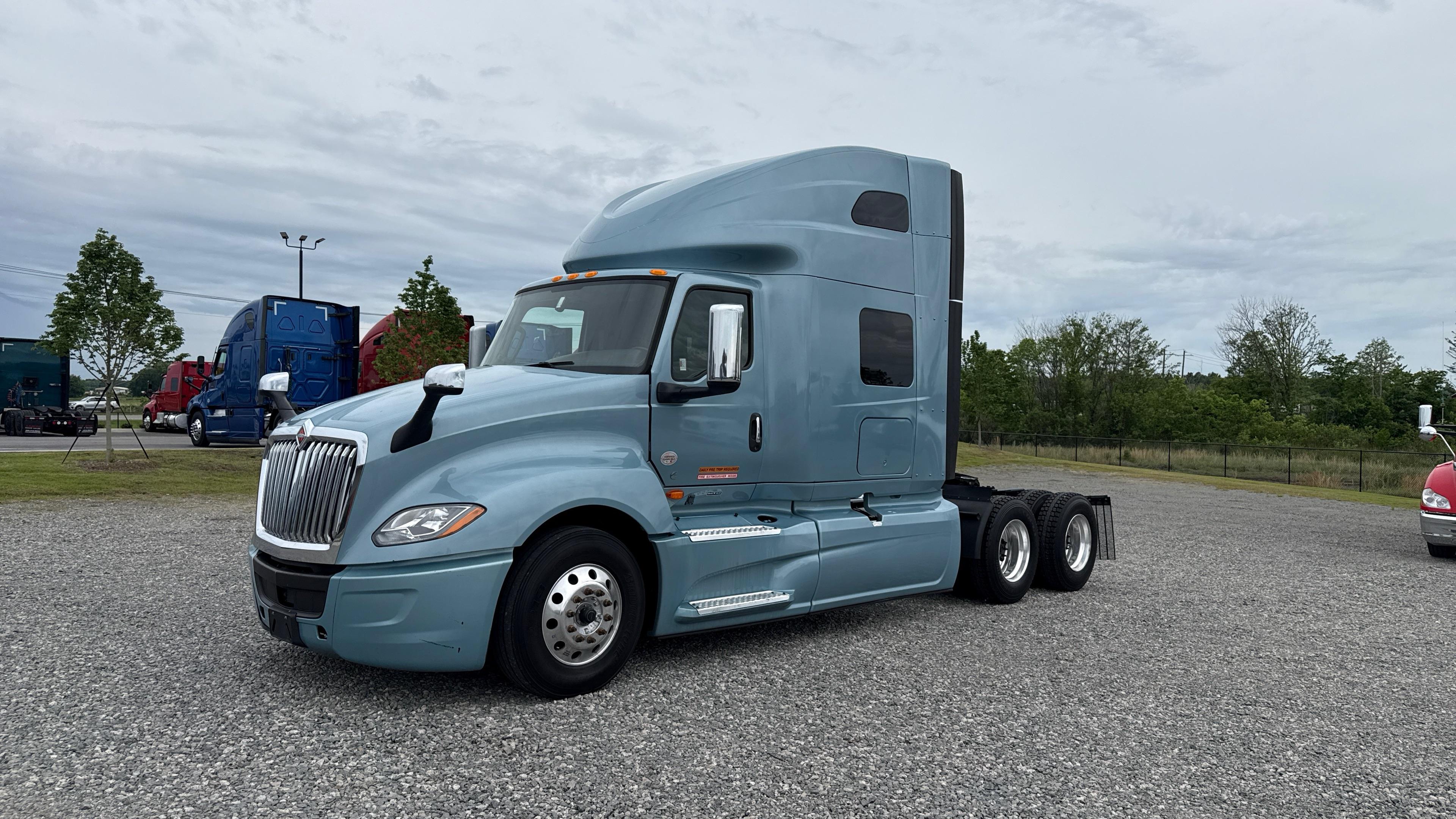 2022 International LT625
