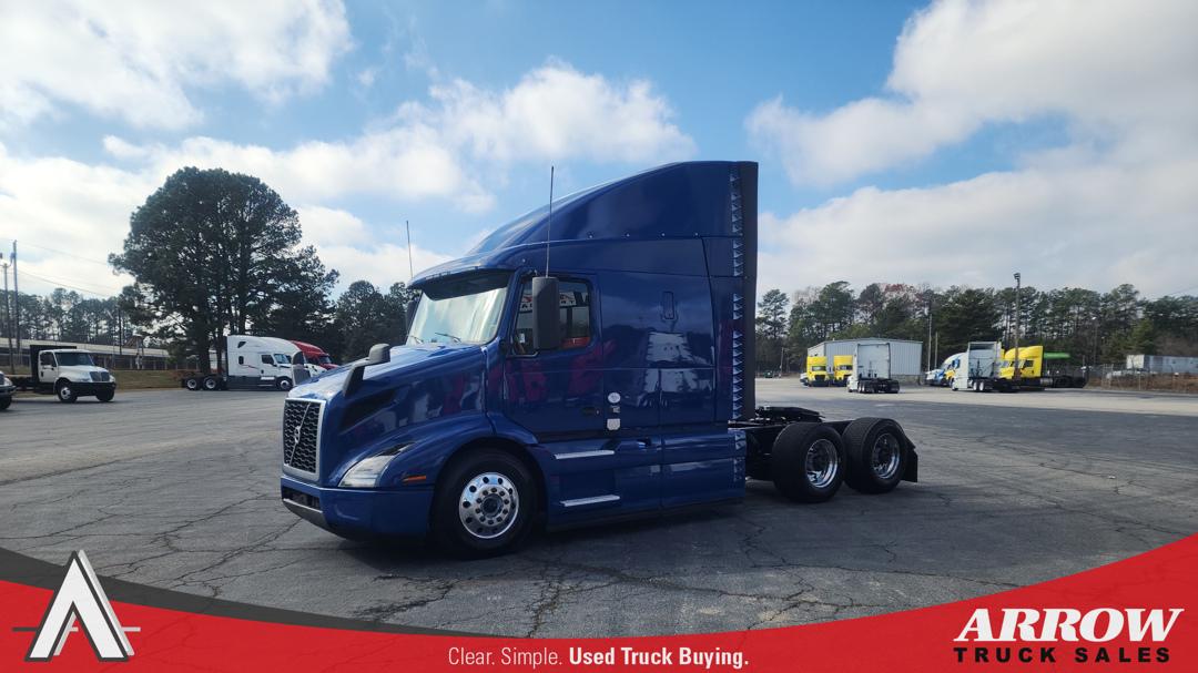 2021 Volvo 61 Sleeper Mid Roof