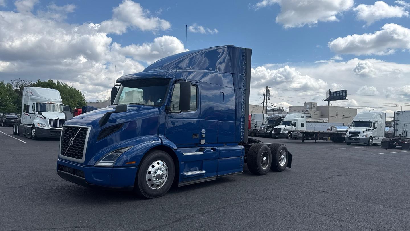 2022 Volvo VNL 640