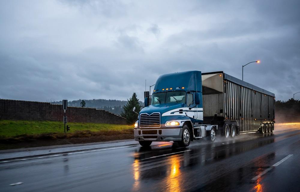 Comparing The Different Semi Truck and Trailer Types Cover Image