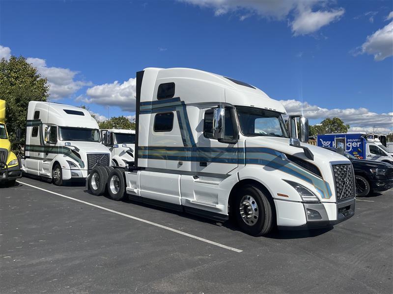 2022 Volvo VNL64T860
